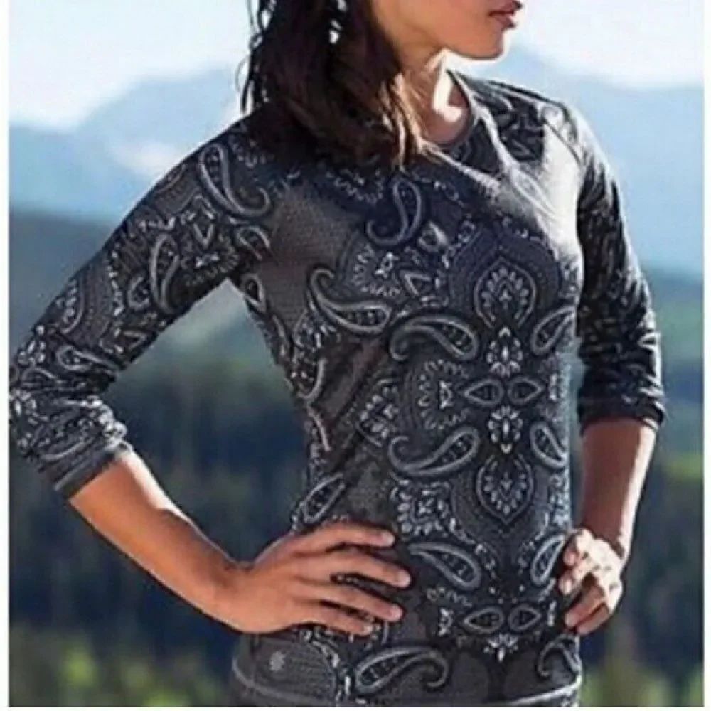 Athleta Black Blue Sierra Nevada Top Shirt Paisley Thumbhole Thermal Small